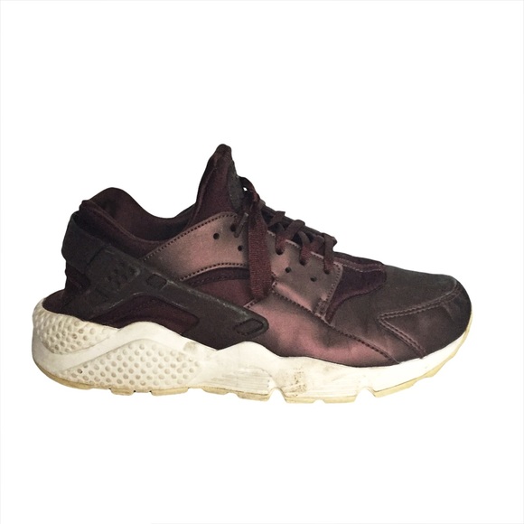 Nike Shoes - Nike Air Metallic Sneaker Huaraches Sz 9.5